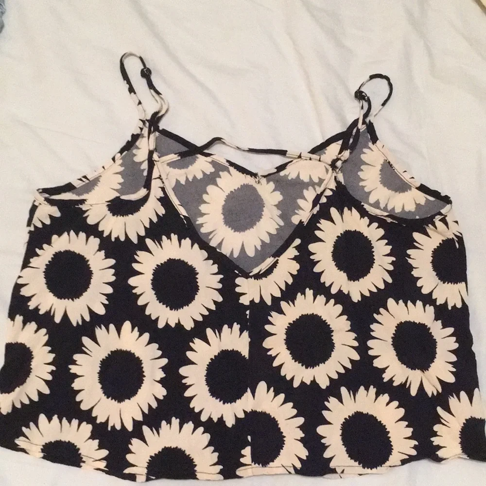 Patterned tank - Picture 2 of 4